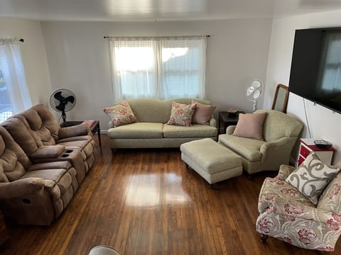 Furniture, Indoors, Living Room, Couch, Hardwood