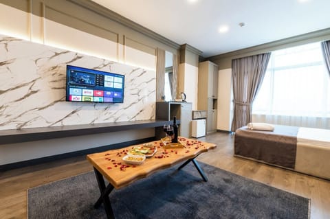 Standard Room | Egyptian cotton sheets, premium bedding, minibar, laptop workspace