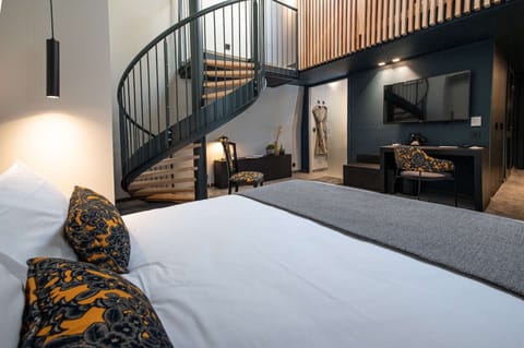 Premium bedding, pillowtop beds, in-room safe, desk