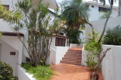 The sidewalk to access the Villa's main door by walking down the stairs from the parking space.