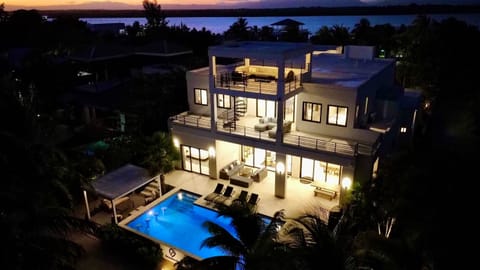 Sun rises over the ocean and sun sets behind the lagoon. You get the best of both! 