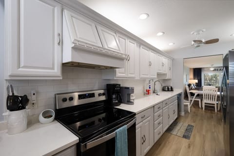 Fully stocked kitchen. Great for cooking meals in.