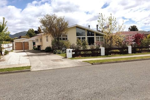 The front of the house on a very quiet culdesac. 