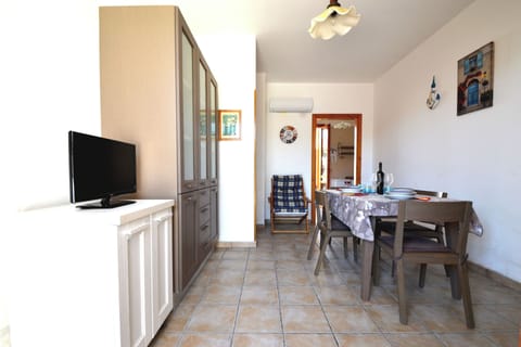 Apartment, 2 Bedrooms, Smoking | Dining