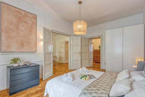 Family Apartment, 2 Bedrooms, Balcony (Spacious Apartment In Heart Of Zagreb) | 2 bedrooms, WiFi