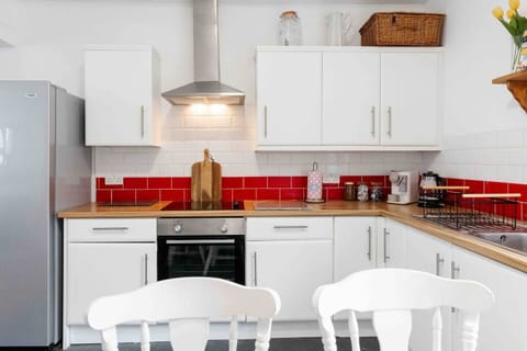 Fully Fitted Kitchen with everything you need to enjoy a lovely stay.
Features:
- Oven
- Hob
- Fridge
- Nespresso