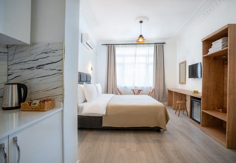 Comfort Double Room, Non Smoking | Premium bedding, laptop workspace, soundproofing, free WiFi