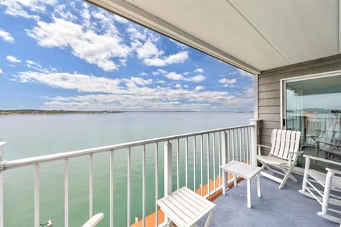Welcome to Harbour Island 301L!