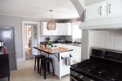 Kitchen- Extremely spacious even when there are multiple cooks in the kicthen