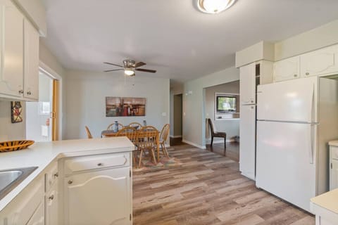 View of the kitchen/dining room