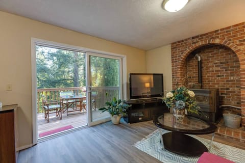 Apartment, 2 Bedrooms, Balcony | Interior