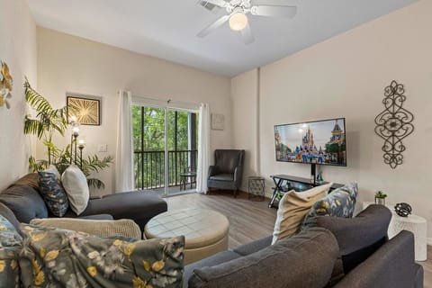 Apartment (3 Bedrooms) | Front of property