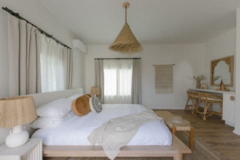 Deluxe Room, 1 King Bed, Courtyard Area | Premium bedding, down comforters, desk, laptop workspace