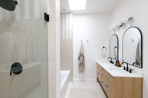 Suite, 1 King Bed with Sofa bed, Bathtub, Poolside | Bathroom | Free toiletries, hair dryer, bathrobes, towels