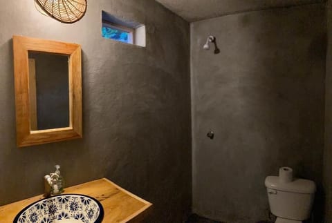 Basic Double Room, Partial Ocean View | Bathroom