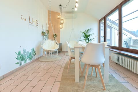 Apartment, 2 Bedrooms, Terrace, City View | Dining