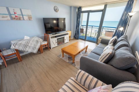 Amazing Living Room, Beautifully Decorated, Stunning Views🌊☀️

