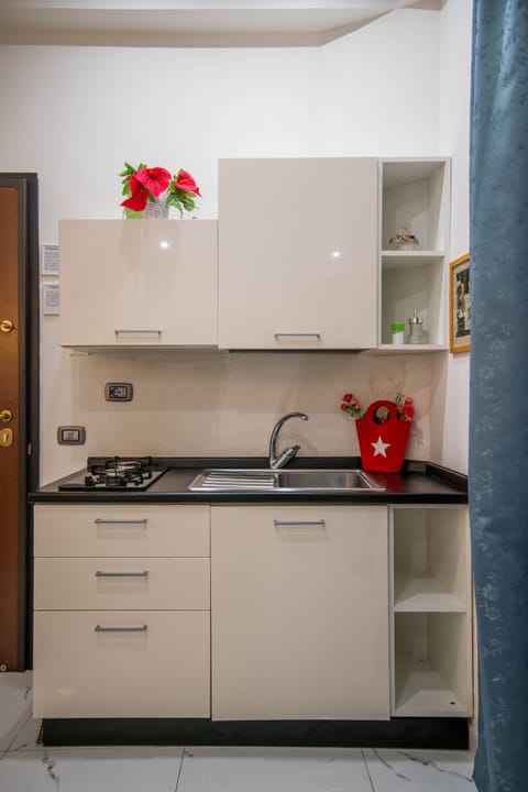 Comfort Studio | Private kitchen | Coffee/tea maker, cookware/dishes/utensils, dining tables