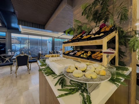 Free daily buffet breakfast