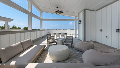 Majestic Palm 3rd Floor Observation Deck