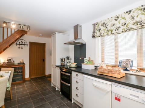 Fridge, dishwasher, cookware/dishes/utensils