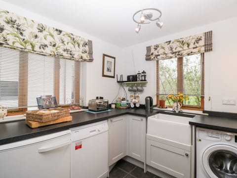 Fridge, dishwasher, cookware/dishes/utensils