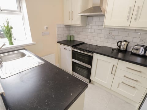 Dishwasher, electric kettle, toaster, cookware/dishes/utensils