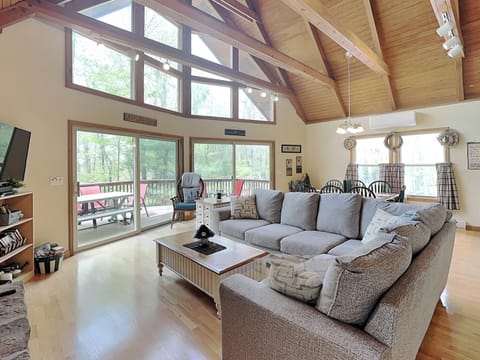 House (4 Bedrooms) | Property amenity