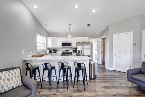 House (6 Bedrooms) | Interior