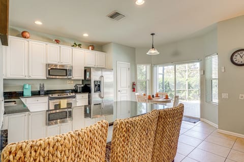 House (6 Bedrooms) | Interior