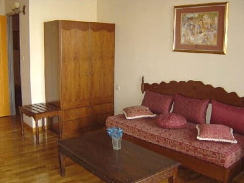 Standard Room | Living area | 28-inch flat-screen TV with digital channels, TV