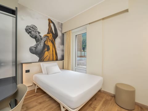 Superior Single Room, 1 Bedroom | In-room safe, iron/ironing board (on request), WiFi (free), alarm clocks