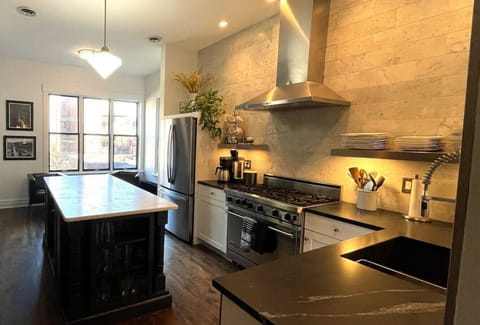 Chef`s Kitchen with Viking Range