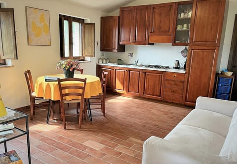 Traditional Apartment | Private kitchen | Full-size fridge, stovetop, espresso maker, coffee/tea maker