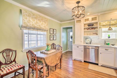 Cottage (2 Bedrooms) | Interior