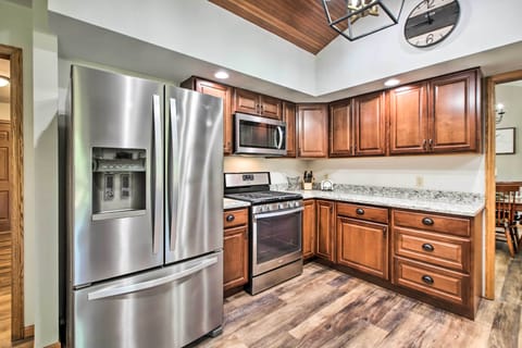 House (5 Bedrooms) | Interior