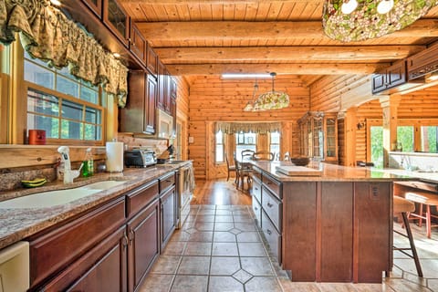 House (5 Bedrooms) | Interior