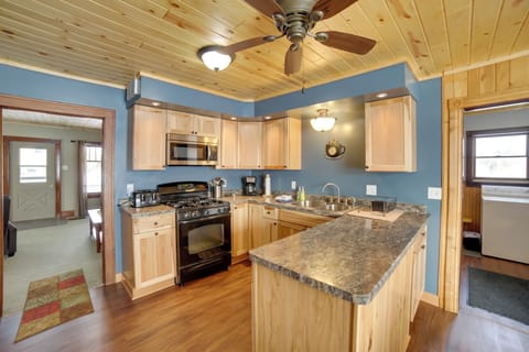 House (3 Bedrooms) | Interior