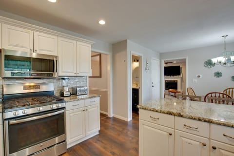 House (6 Bedrooms) | Interior