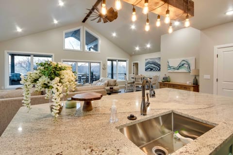 House (5 Bedrooms) | Interior