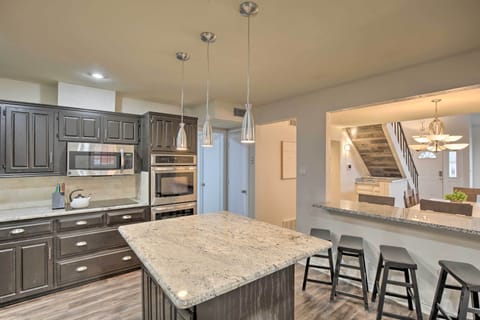 House (5 Bedrooms) | Interior