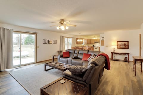House (3 Bedrooms) | Interior