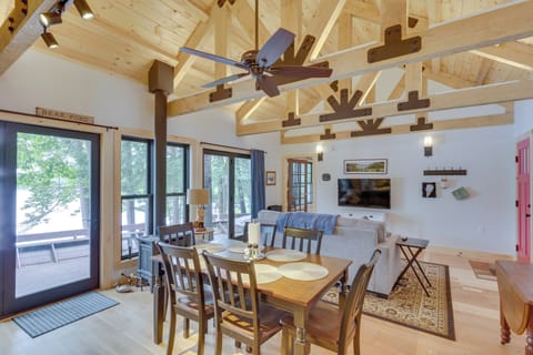 House (3 Bedrooms) | Interior