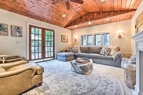 House (5 Bedrooms) | Interior