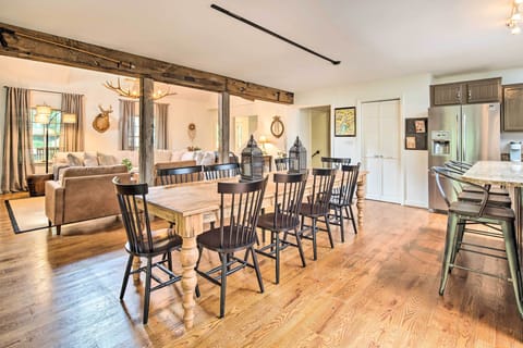 House (6 Bedrooms) | Interior