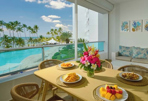 Open the curtains and let the Caribbean ocean welcome you with its calm waves and endless blue horizon.