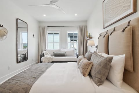 Second Floor | 1 Queen Bed and Day Bed | Bright & Airy | Natural Light