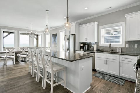 Additional seating at kitchen island