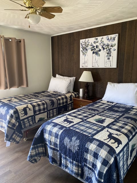 Standard Room, 2 Twin Beds, Non Smoking (B2) | Individually decorated, individually furnished, blackout drapes