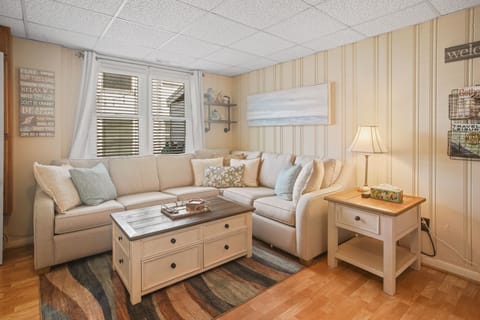 Welcome to Bay View! 2BR condo+living area features a comfortable sleeper sofa. 